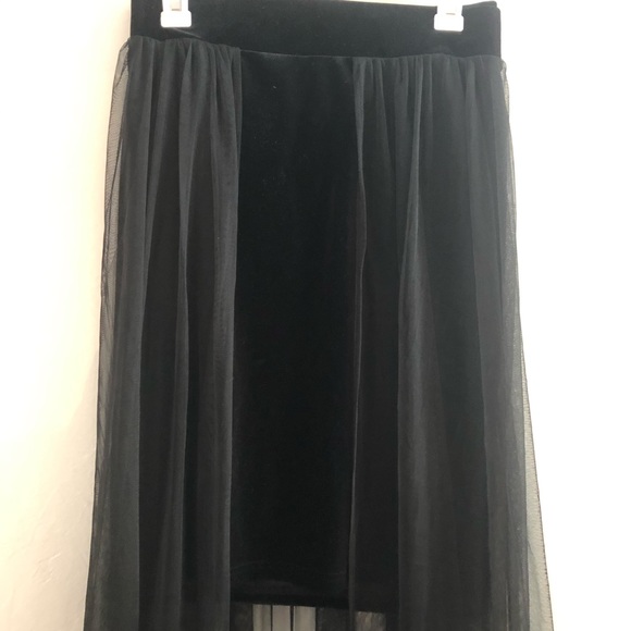 Velvet Skirt with a mesh overlay - Picture 2 of 2